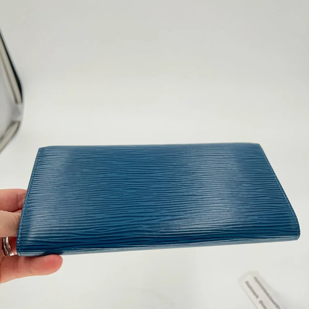 LV Wallet Merytille Blue Epi in Excellent Condition w/Box and Dust Bag!๐ - Picture 15 of 16